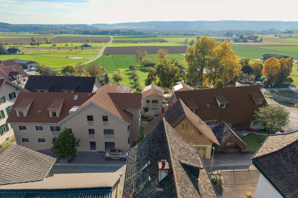 Neubauprojekt Naturblick Dörflingen: Vogelperspektive aufs Projekt und Aussicht ins Grüne